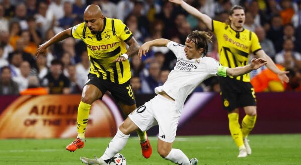 Soccer Football - Champions League - Real Madrid v Borussia Dortmund - Santiago Bernabeu, Madrid, Spain - October 22, 2024 Borussia Dortmund's Donyell Malen in action with Real Madrid's Luka Modric REUTERS/Susana Vera Photo: SUSANA VERA/REUTERS