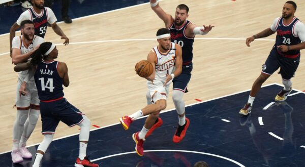 Oct 23, 2024; Inglewood, California, USA; Phoenix Suns guard Devin Booker (1) is defended by LA Clippers center Ivica Zubac (40) in the first half  at Intuit Dome. Mandatory Credit: Kirby Lee-Imagn Images Photo: Kirby Lee/REUTERS