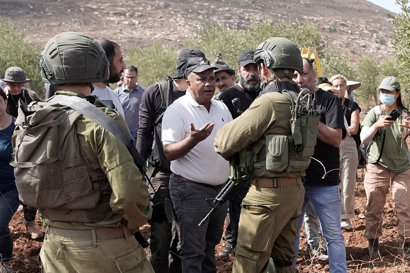 NABLUS, WEST BANK - OCTOBER 15: Israeli soldiers intervene against Palestinian farmers who continue to harvest their olive trees despite Israeli attacks in the village of Qasra and foreign activists who support them in southeast of Nablus, West Bank on October 15, 2024. Issam H.s. Alasmar / Anadolu/ABACAPRESS.COM,Image: 921355235, License: Rights-managed, Restrictions: , Model Release: no, Credit line: AA/ABACA / Abaca Press / Profimedia