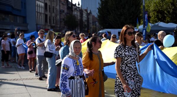 Members of the Ukrainian diaspora unfurl a 100-metre Ukrainian flag to mark the Independence Day of Ukraine in Katowice, Silesian region, on August 24, 2024.,Image: 901257739, License: Rights-managed, Restrictions: , Model Release: no, Credit line: Sergei GAPON / AFP / Profimedia