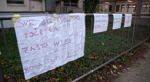 22.10.2024., Zagreb - Veliki prosvjed roditelja ispred skole u koju ide problematicni djecak. Photo: Matija Habljak/PIXSELL