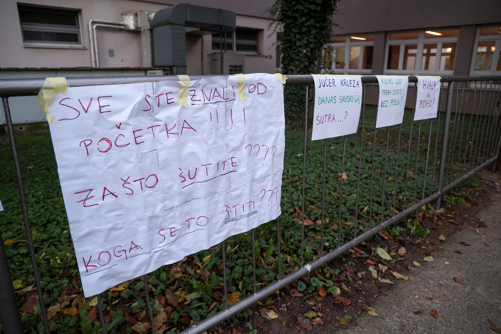 22.10.2024., Zagreb - Veliki prosvjed roditelja ispred skole u koju ide problematicni djecak. Photo: Matija Habljak/PIXSELL