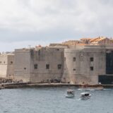 26.09.2024., Plaza Banje, Dubrovnik - Umjereno jugo na dubrovackom podrucju ne uzrokuje nikakve teskoce.
PHOTO: Grgo Jelavic/PIXSELL
 Photo: Grgo Jelavic/PIXSELL