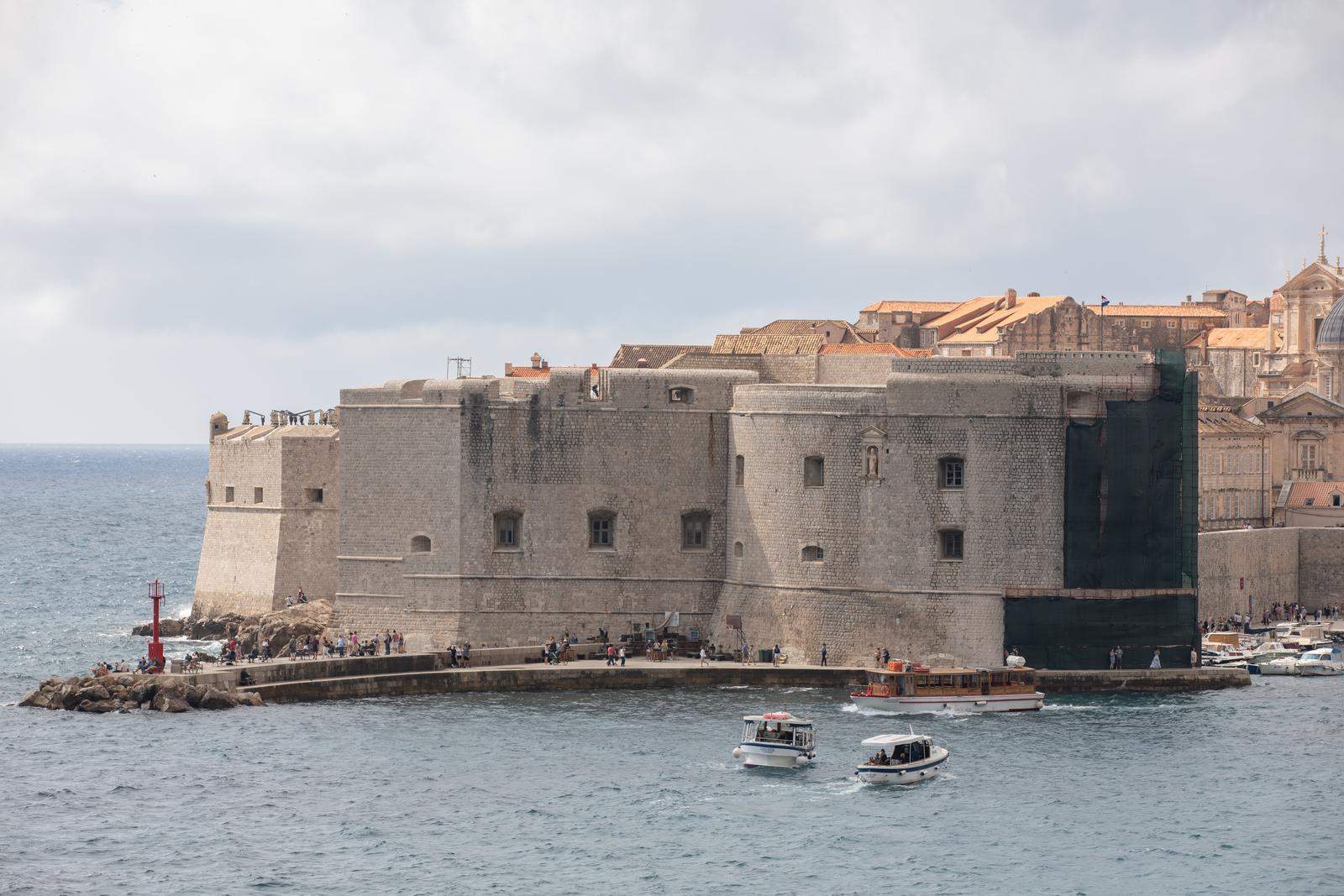 26.09.2024., Plaza Banje, Dubrovnik - Umjereno jugo na dubrovackom podrucju ne uzrokuje nikakve teskoce.
PHOTO: Grgo Jelavic/PIXSELL
 Photo: Grgo Jelavic/PIXSELL