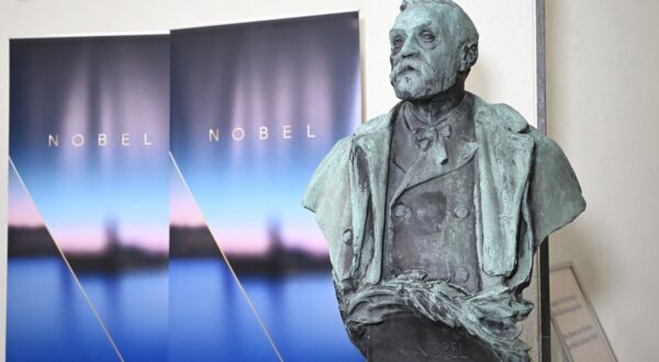 epa10895336 A view of a bust of Alfred Nobel during the announcement of the winners of the 2023 Nobel Prize in Physiology or Medicine in Stockholm, Sweden, 02 October 2023. The 2023 Nobel Prize in Physiology or Medicine was jointly awarded to Katalin Kariko and Drew Weissman 'for their discoveries concerning nucleoside base modifications that enabled the development of effective mRNA vaccines against COVID-19', the Nobel Assembly at the Karolinska Institutet announced.  EPA/JESSICA GOW  SWEDEN OUT