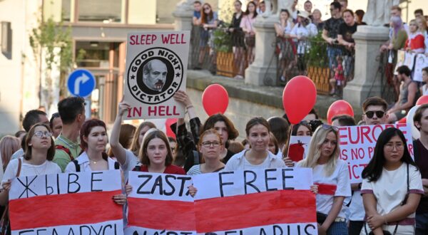 Na demonstraci na podporu občanských protestů v Bělorusku se sešlo 16. srpna 2020 v Brně asi tisíc lidí. Z poloviny zaplnili Dominikánské náměstí.,Image: 670350499, License: Rights-managed, Restrictions: , Model Release: no, Credit line: Zehl Igor / ČTK / Profimedia