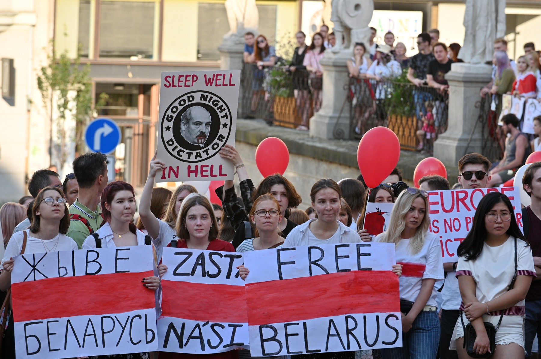 Na demonstraci na podporu občanských protestů v Bělorusku se sešlo 16. srpna 2020 v Brně asi tisíc lidí. Z poloviny zaplnili Dominikánské náměstí.,Image: 670350499, License: Rights-managed, Restrictions: , Model Release: no, Credit line: Zehl Igor / ČTK / Profimedia