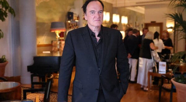 Le réalisateur Quentin Tarantino reçoit le 12ème Prix Fitzgerald à l'hôtel Belles Rives à Antibes le 9 juin 2023. Le prix Fitzgerald est un prix littéraire français créé en 2011 par Marianne Estène-Chauvin, présidente de l'Académie Francis Scott Fitzgerald et propriétaire de l'Hôtel Belles Rives. Depuis désormais 10 ans, le Prix Fitzgerald est la référence littéraire de la Côte d'Azur. Sébastien Botella / Nice Matin / Bestimage Director Quentin Tarantino receives the 12th Fitzgerald Prize at the Hotel Belles Rives in Antibes on june 9th 2023,Image: 782556767, License: Rights-managed, Restrictions: , Model Release: no, Credit line: Sébastien Botella / Nice Matin / Bestimage / Profimedia