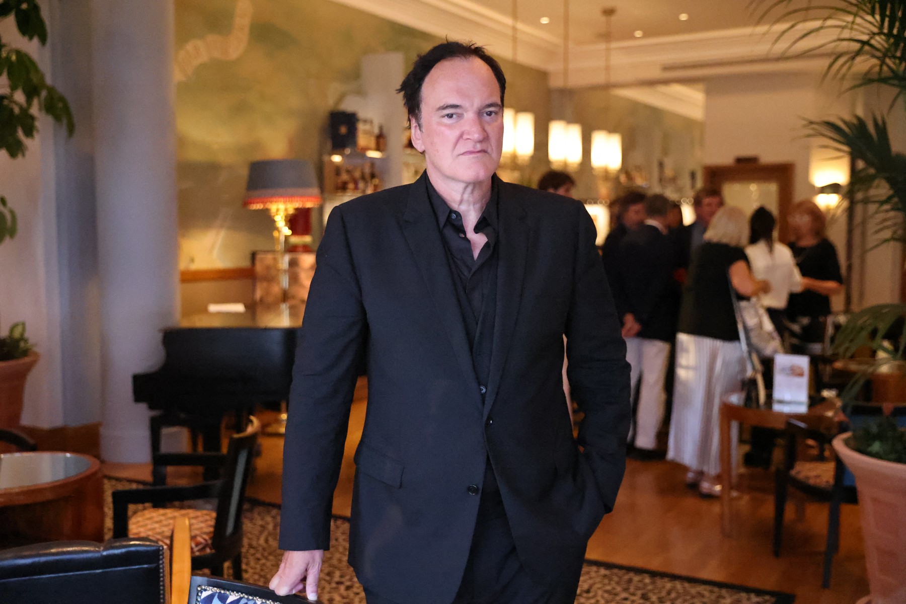 Le réalisateur Quentin Tarantino reçoit le 12ème Prix Fitzgerald à l'hôtel Belles Rives à Antibes le 9 juin 2023. Le prix Fitzgerald est un prix littéraire français créé en 2011 par Marianne Estène-Chauvin, présidente de l'Académie Francis Scott Fitzgerald et propriétaire de l'Hôtel Belles Rives. Depuis désormais 10 ans, le Prix Fitzgerald est la référence littéraire de la Côte d'Azur. Sébastien Botella / Nice Matin / Bestimage Director Quentin Tarantino receives the 12th Fitzgerald Prize at the Hotel Belles Rives in Antibes on june 9th 2023,Image: 782556767, License: Rights-managed, Restrictions: , Model Release: no, Credit line: Sébastien Botella / Nice Matin / Bestimage / Profimedia