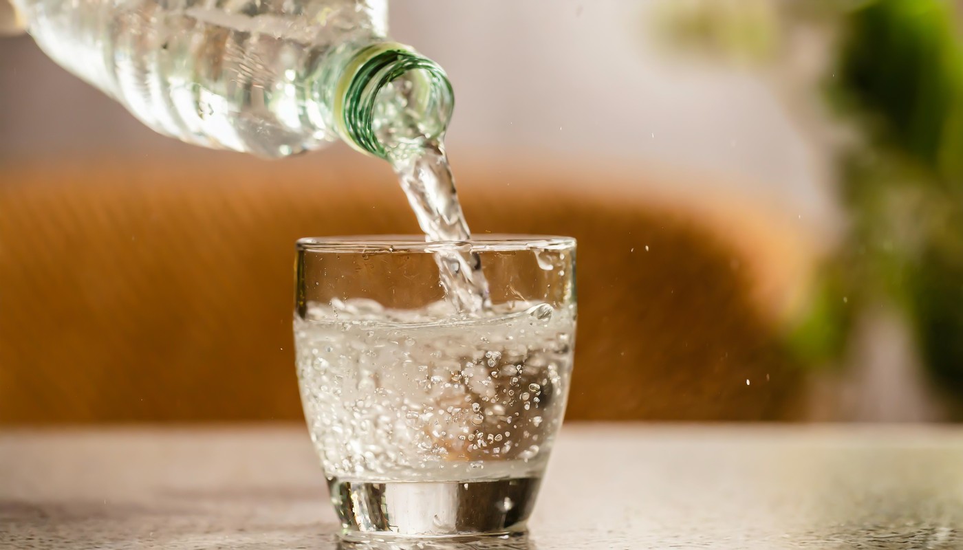 Close up the pouring purified fresh drink water from the bottle on table in living room,Image: 854059887, License: Royalty-free, Restrictions: , Model Release: no, Credit line: Jacek Dudzinski / Panthermedia / Profimedia