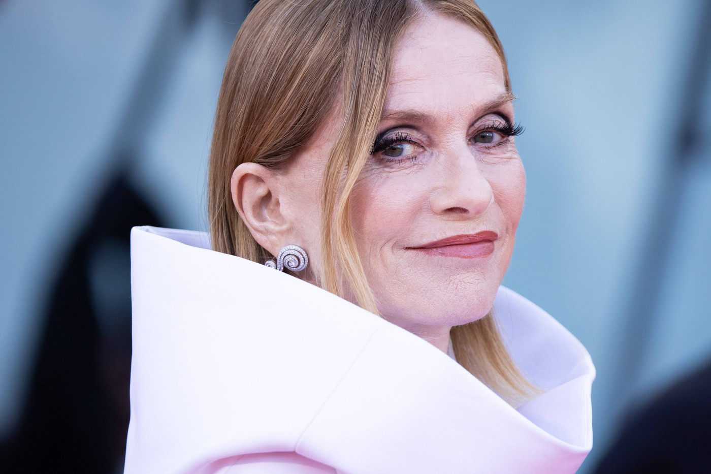 News - 2024 Closing Ceremony Red Carpet - The 81st Venice International Film Festival Isabelle Huppert attends the Closing Ceremony red carpet during the 81st Venice International Film Festival at Palazzo del Cinema on September 07, 2024 in Venice, Italy. Photo: Cinzia Camela. Lido di Venezia Palazzo del Cinema Italy Copyright: xCinziaxCamelax/xLiveMediax LPN_1509868,Image: 906011267, License: Rights-managed, Restrictions: imago is entitled to issue a simple usage license at the time of provision. Personality and trademark rights as well as copyright laws regarding art-works shown must be observed. Commercial use at your own risk., Model Release: no, Credit line: Cinzia Camela / LiveMedia / imago stock&people / Profimedia