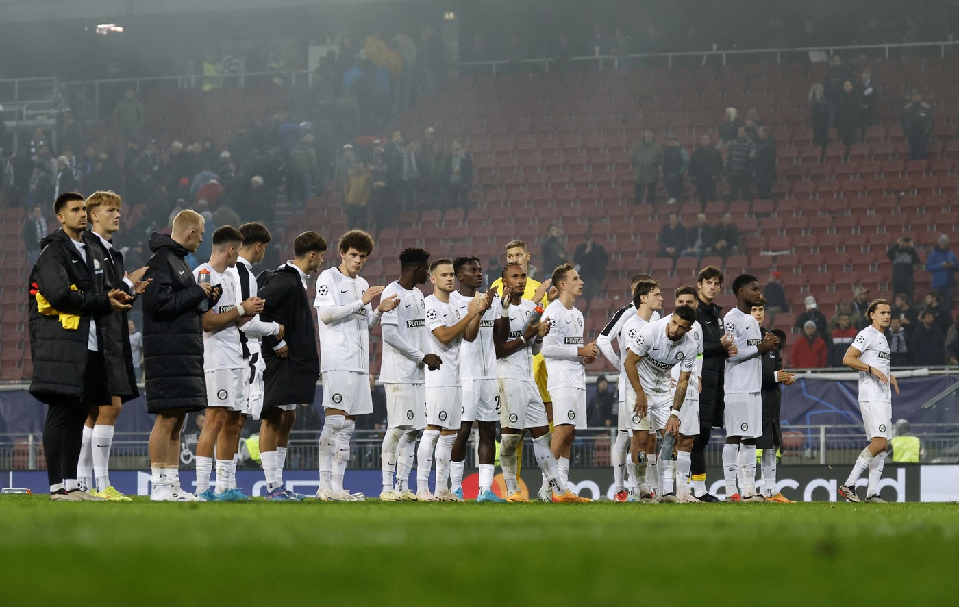 Sturm Graz's players acknowledge their fans at the end of the UEFA Champions League football match between SK Sturm Graz and Club Brugge KV in Klagenfurt, Austria on October 2, 2024.,Image: 915529605, License: Rights-managed, Restrictions: Austria OUT
SOUTH TYROL OUT, Model Release: no, Credit line: ERWIN SCHERIAU / AFP / Profimedia