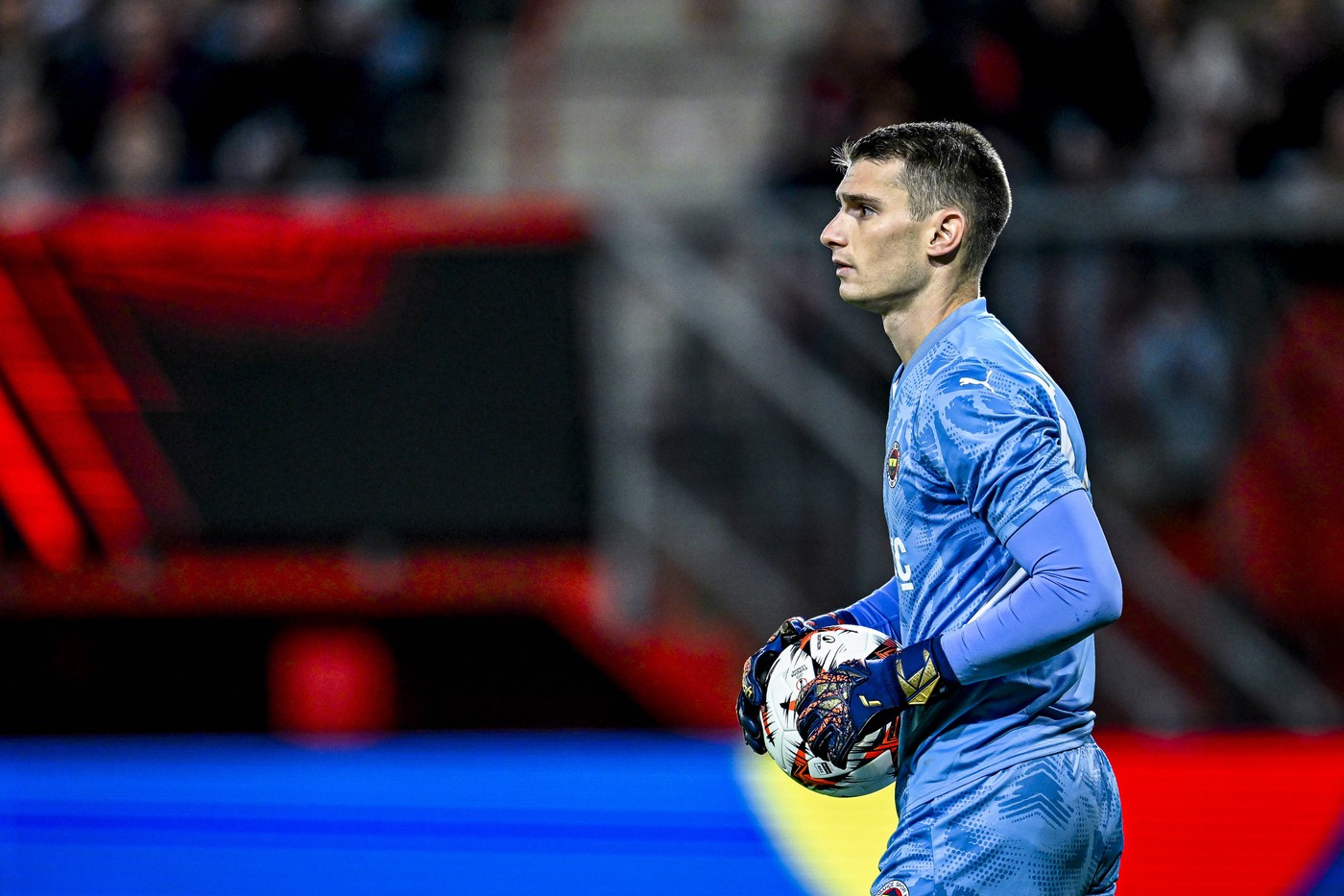 Fenerbahce goalkeeper Dominik Livakovic, during the match Twente - Fenerbahce at the Grolsch Veste for the UEFA Europa League - League phase - Matchday 2 season 2024-2025 in ENSCHEDE, Netherlands on 3 oktober 2024, photo by Stefan Koops / EYE4images/DeFodi Images Defodi-746_192495 *** Fenerbahce goalkeeper Dominik Livakovic, during the match Twente Fenerbahce at the Grolsch Veste for the UEFA Europa League League phase Matchday 2 season 2024 2025 in ENSCHEDE, Netherlands on 3 october 2024, photo by Stefan Koops EYE4images DeFodi Images Defodi 746 192495 Defodi-746,Image: 916078691, License: Rights-managed, Restrictions: , Model Release: no, Credit line: Marcel van Dorst/DeFodi Images / imago sportfotodienst / Profimedia