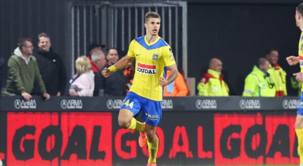 Westerlo's Luka Vuskovic celebrates after scoring during a soccer match between KVC Westerlo and Beerschot VA, Friday 04 October 2024 in Westerlo, on the tenth day of the 2024-2025 'Jupiler Pro League' first division of the Belgian championship. BELGA PHOTO VIRGINIE LEFOUR,Image: 916496017, License: Rights-managed, Restrictions: *** World Rights Except Belgium and France *** BELOUT FRAOUT, Model Release: no, Credit line: Belga / ddp USA / Profimedia