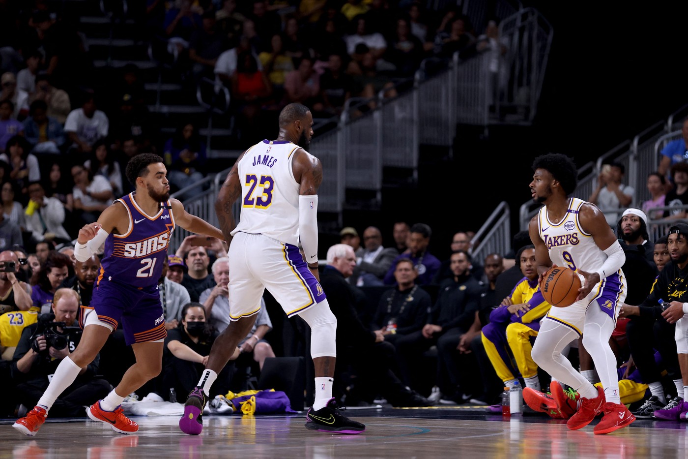 PALM SPRINGS, CALIFORNIA - OCTOBER 06: LeBron James #23 of the Los Angeles Lakers sets a screen for Bronny James #9 against Tyus Jones #21 of the Phoenix Suns during the second quarter at Acrisure Arena on October 06, 2024 in Palm Springs, California.,Image: 917501152, License: Rights-managed, Restrictions: , Model Release: no, Credit line: Katelyn Mulcahy / Getty images / Profimedia