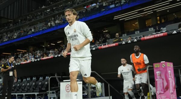 ESP: Real Madrid v Villarreal CF. La Liga EA Sports. Date 9 Luka Modric of Real Madrid CF during the La Liga EA Sports match between Real Madrid and Villarreal CF played at Santiago Bernabeu Stadium on October 5, 2024 in Madrid, Spain. kpng Copyright: xCesarxCebollax/xPRESSINPHOTOx PS_241005_RMA-VIL_202,Image: 917767438, License: Rights-managed, Restrictions: , Model Release: no, Credit line: Cesar Cebolla / PRESSINPHOTO / imago sportfotodienst / Profimedia