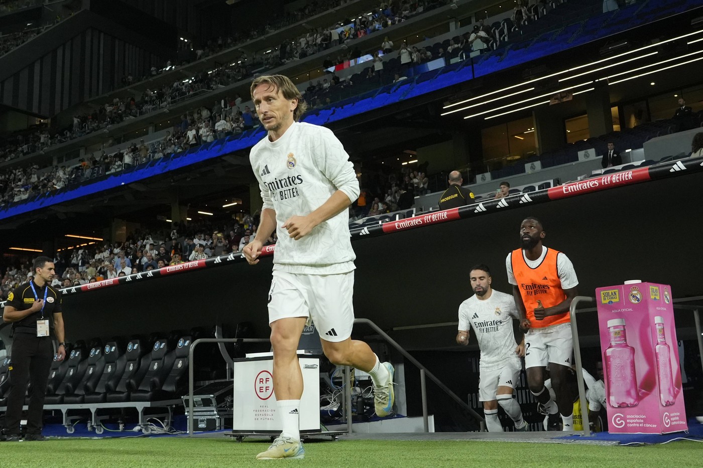 ESP: Real Madrid v Villarreal CF. La Liga EA Sports. Date 9 Luka Modric of Real Madrid CF during the La Liga EA Sports match between Real Madrid and Villarreal CF played at Santiago Bernabeu Stadium on October 5, 2024 in Madrid, Spain. kpng Copyright: xCesarxCebollax/xPRESSINPHOTOx PS_241005_RMA-VIL_202,Image: 917767438, License: Rights-managed, Restrictions: , Model Release: no, Credit line: Cesar Cebolla / PRESSINPHOTO / imago sportfotodienst / Profimedia