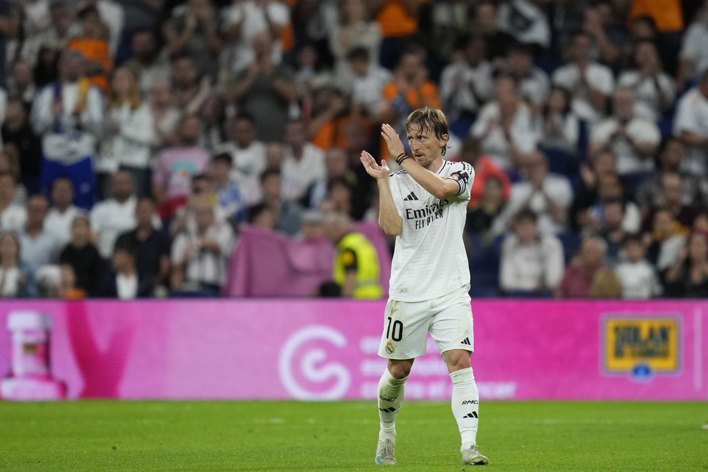 ESP: Real Madrid v Villarreal CF. La Liga EA Sports. Date 9 Luka Modric of Real Madrid CF during the La Liga EA Sports match between Real Madrid and Villarreal CF played at Santiago Bernabeu Stadium on October 5, 2024 in Madrid, Spain. kpng Copyright: xCesarxCebollax/xPRESSINPHOTOx PS_241005_RMA-VIL_227,Image: 917767955, License: Rights-managed, Restrictions: , Model Release: no, Credit line: Cesar Cebolla / PRESSINPHOTO / imago sportfotodienst / Profimedia