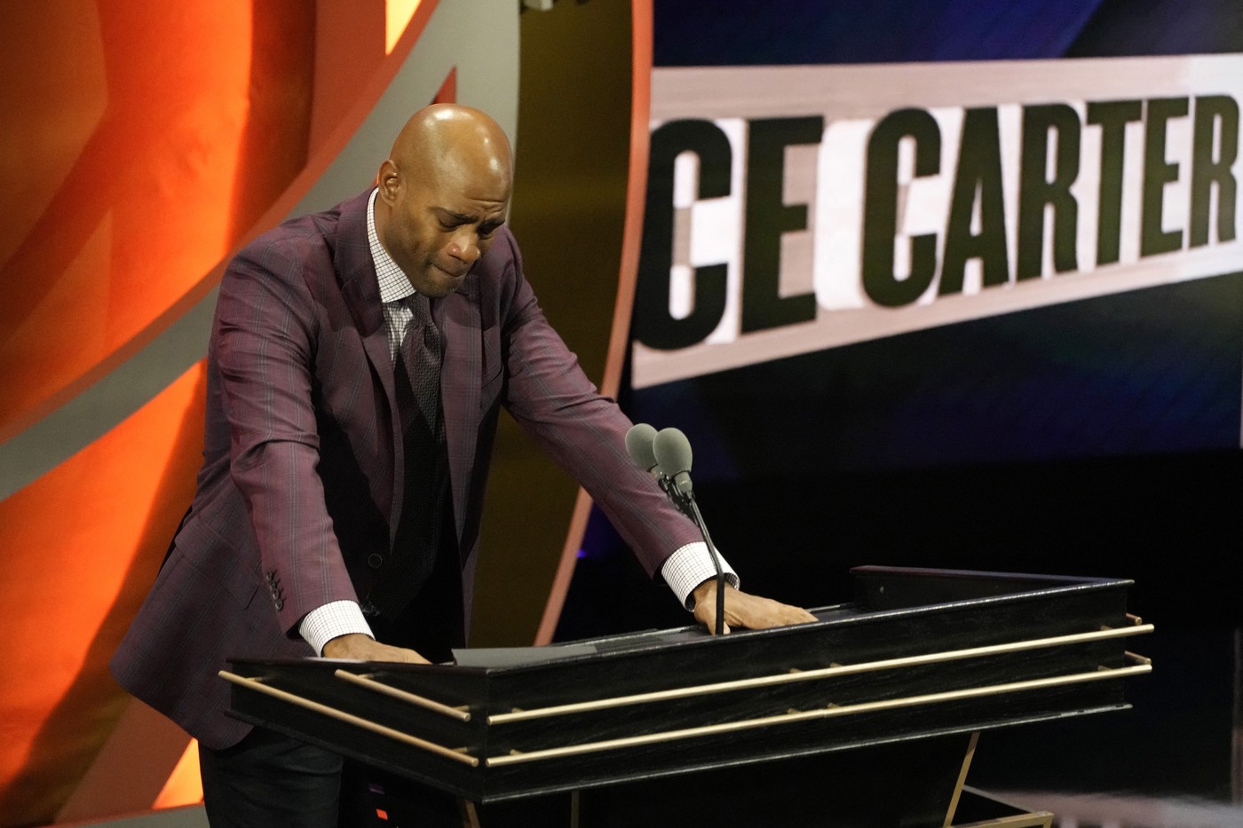 SPRINGFIELD, MASSACHUSETTS - OCTOBER 13: Vince Carter reacts at the podium during the 2024 Naismith Basketball Hall of Fame Induction at Symphony Hall on October 13, 2024 in Springfield, Massachusetts.,Image: 920699899, License: Rights-managed, Restrictions: , Model Release: no, Credit line: Joe Buglewicz / Getty images / Profimedia