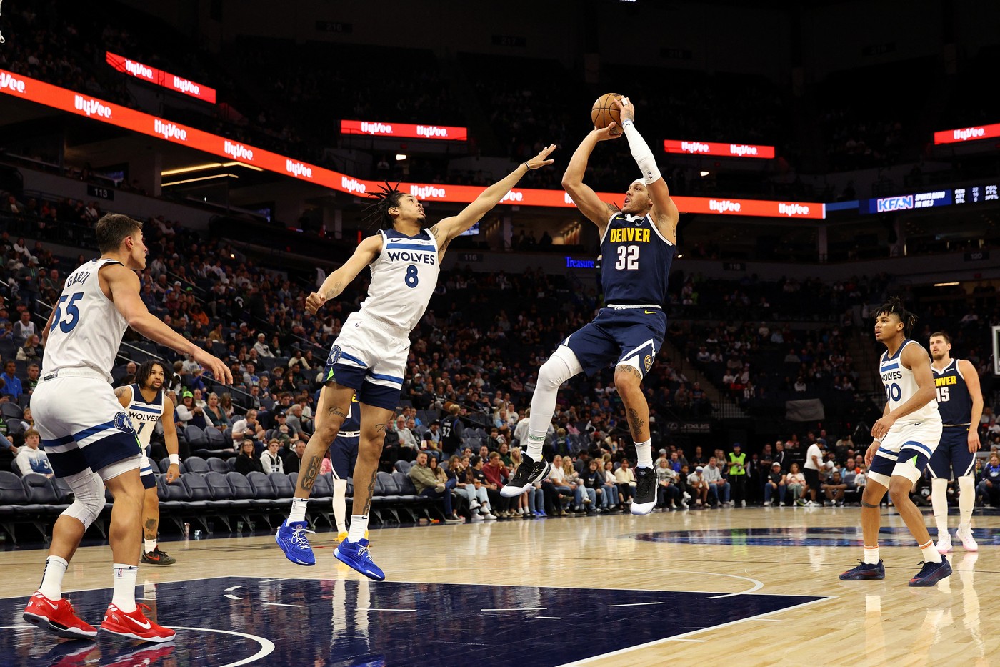 MINNEAPOLIS, MINNESOTA - OCTOBER 17: Aaron Gordon #32 of the Denver Nuggets shoots the ball against Josh Minott #8 of the Minnesota Timberwolves in the third quarter of a preseason game at Target Center on October 17, 2024 in Minneapolis, Minnesota. The Nuggets defeated the Timberwolves 132-126.,Image: 922754431, License: Rights-managed, Restrictions: , Model Release: no, Credit line: David Berding / Getty images / Profimedia