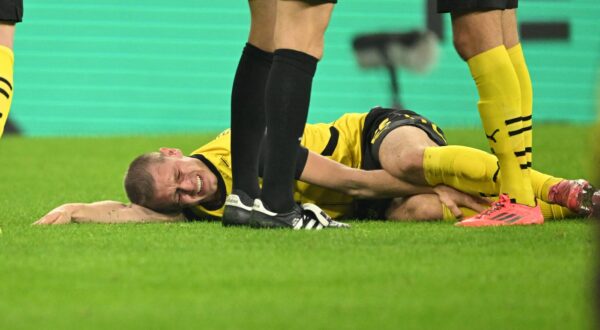 Dortmund's Norwegian defender #26 Julian Ryerson is injured during the German first division Bundesliga football match between Borussia Dortmund and St Pauli in Dortmund, western Germany on October 18, 2024.,Image: 923115394, License: Rights-managed, Restrictions: , Model Release: no, Credit line: Ina FASSBENDER / AFP / Profimedia