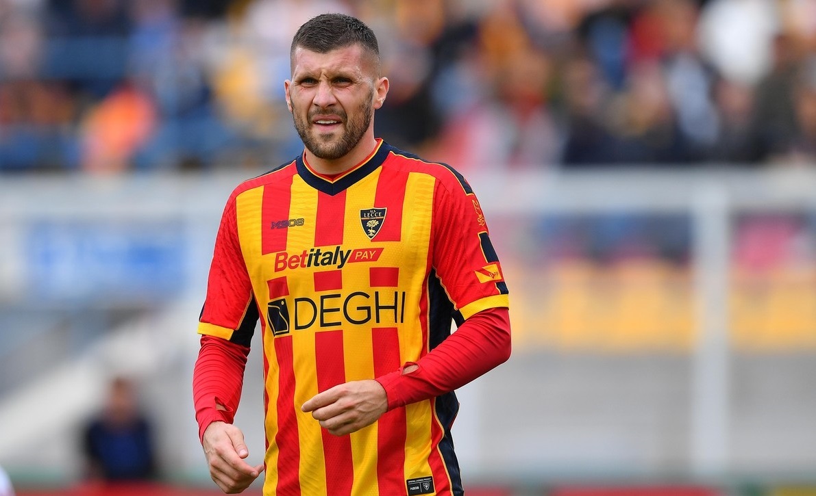 Lecce's centre foward Ante Rebic (3 US Lecce) in action during the Serie A Enilive soccer match between US Lecce and ACF Fiorentina at the Via del Mare Stadium in Lecce, Italy, Sunday, October 20, 2024. (Credit Image: © Giovanni Evangelista/LaPresse),Image: 923968289, License: Rights-managed, Restrictions: *** World Rights Except China, France, and Italy *** CHNOUT FRAOUT ITAOUT, Model Release: no, Credit line: LaPresse / ddp USA / Profimedia