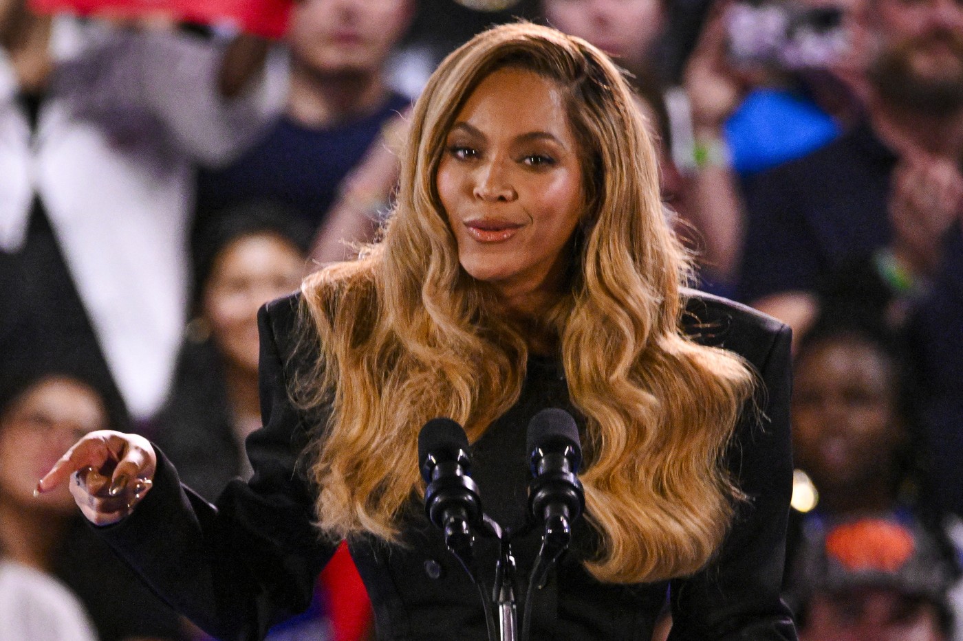 US singer-songwriter Beyonce speaks during a campaign rally for US Vice President and Democratic presidential candidate Kamala Harris at Shell Energy Stadium in Houston, Texas, on October 25, 2024.,Image: 926475688, License: Rights-managed, Restrictions: , Model Release: no, Credit line: Miguel J. Rodriguez CARRILLO / AFP / Profimedia