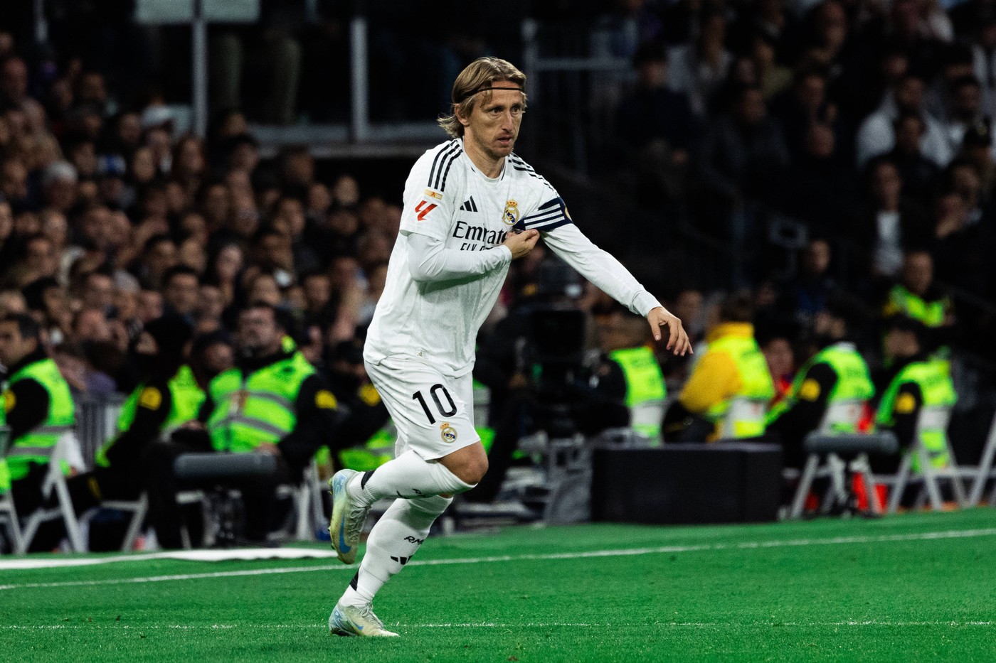 Real Madrid CF vs FC Barcelona, Barca - LaLiga EA Sports MADRID, SPAIN, OCTOBER 26: Luka Modric of Real Madrid CF during the LaLiga EA Sports match between Real Madrid CF and FC Barcelona at Estadio Santiago Bernabeu on October 26, 2024 in Madrid, Spain. Madrid Estadio Santiago Bernabeu Madrid Spain Copyright: xAlexxPerezx RealMadridFCBarcelona-26oct076,Image: 926884728, License: Rights-managed, Restrictions: , Model Release: no, Credit line: Alex Perez / imago sportfotodienst / Profimedia