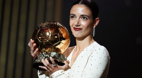 Barcelona's Spansih midfielder Aitana Bonmati receives the Woman Ballon d'Or award during the 2024 Ballon d'Or France Football award ceremony at the Theatre du Chatelet in Paris on October 28, 2024.,Image: 927534050, License: Rights-managed, Restrictions: , Model Release: no, Credit line: FRANCK FIFE / AFP / Profimedia