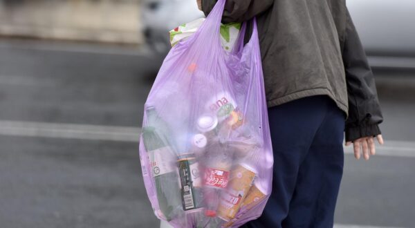 22.03.2024., Sibenik - Prikupljanje pet ambalaze za otkup. Photo: Hrvoje Jelavic/PIXSELL