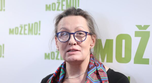 05.04.2023., Zagreb -  Konferencija za medijevstranke "Mozemo!" na kojoj su saborski zastupnici Sandra Bencic, Damir Bakic i Ursa Raukar govorili o izradi prijedloga izmjene zakona o izbornim jedinica "u rukama radne skupine HDZ-ovih politicara" te o prijedlogu transparentnog procesa izrade novog izbornog zakona.  Photo: Slaven Branislav Babic/PIXSELL