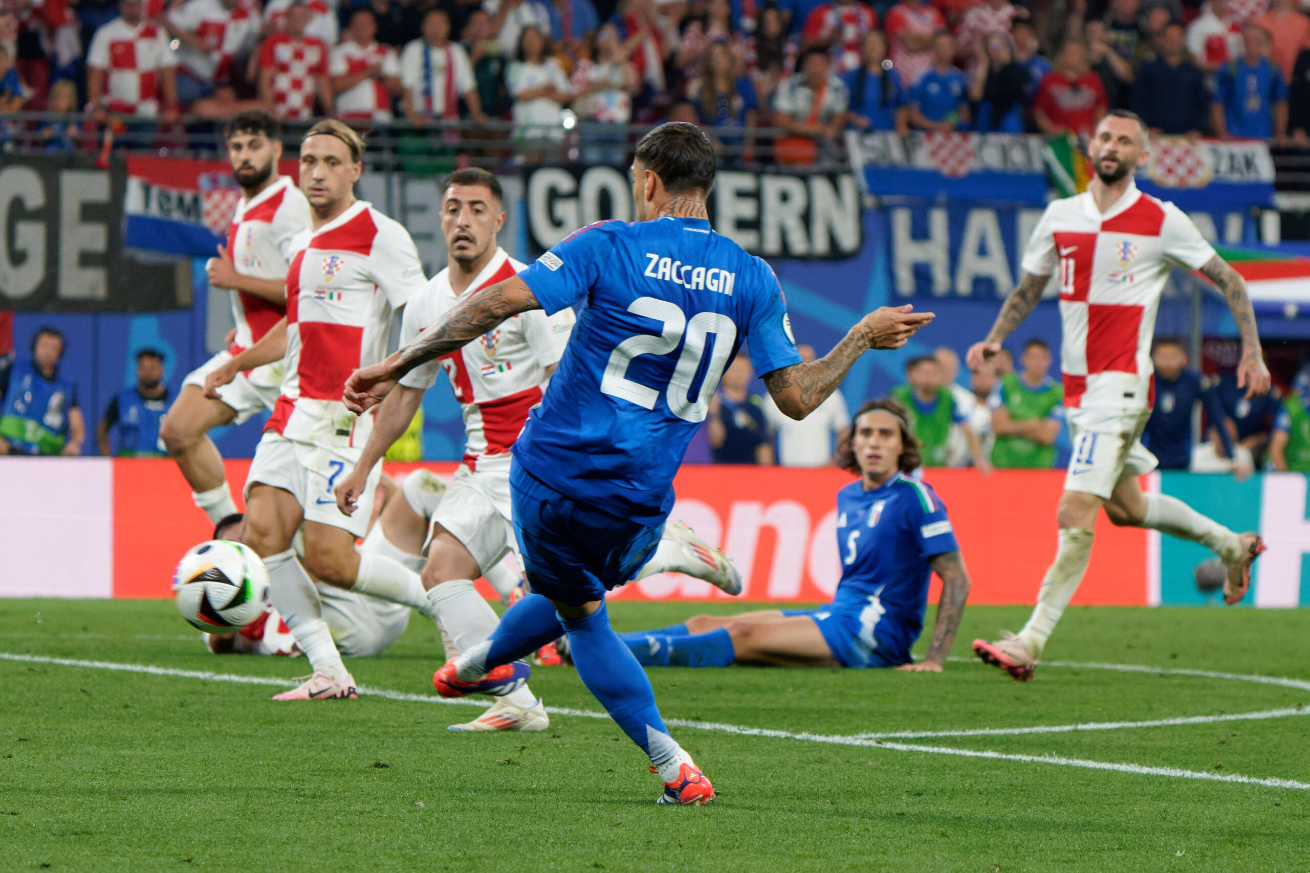 Mattia Zaccagni of Italy scores a goal of 1-1 during UEFA EURO, EM, Europameisterschaft,Fussball 2024 - Croatia vs Italy, UEFA European Football Championship in Leipzig, Germany, June 24 2024 PUBLICATIONxNOTxINxITA Copyright: xx/xx IPA_Agency_IPA47450125