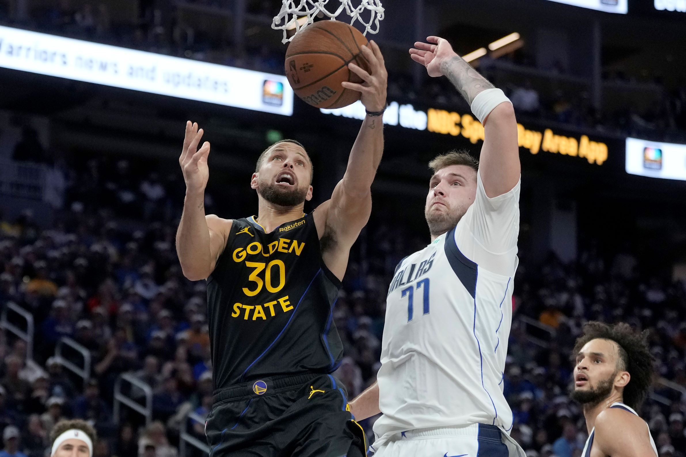 Golden State Warriors guard Stephen Curry (30) shoots against Dallas Mavericks guard Luka Doncic (77) during the second half of an Emirates NBA Cup basketball game in San Francisco, Tuesday, Nov. 12, 2024. (AP Photo/Jeff Chiu) Mavericks Warriors Basketball