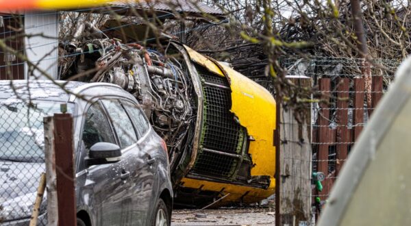 2024-11-25 Vilnius Lithuania. Debris of crashed DHL cargo Boeing 737 operated by Swift Air EC-MFE are seen on the crash site about 1,5 km from a runway of Vilnius airport Vilnius Lithuania 2024-11-25, EC-MFE, Boeing 737-476SF Swiftair, Vilnius.9 Copyright: xAdomasxDaunoraviciusx aviation lithuania crash,Image: 938652499, License: Rights-managed, Restrictions: imago is entitled to issue a simple usage license at the time of provision. Personality and trademark rights as well as copyright laws regarding art-works shown must be observed. Commercial use at your own risk.;PUBLICATIONxNOTxINxESTxLATxLTUxFIN, Model Release: no, Credit line: Adomas Daunoravicius / imago stock&people / Profimedia