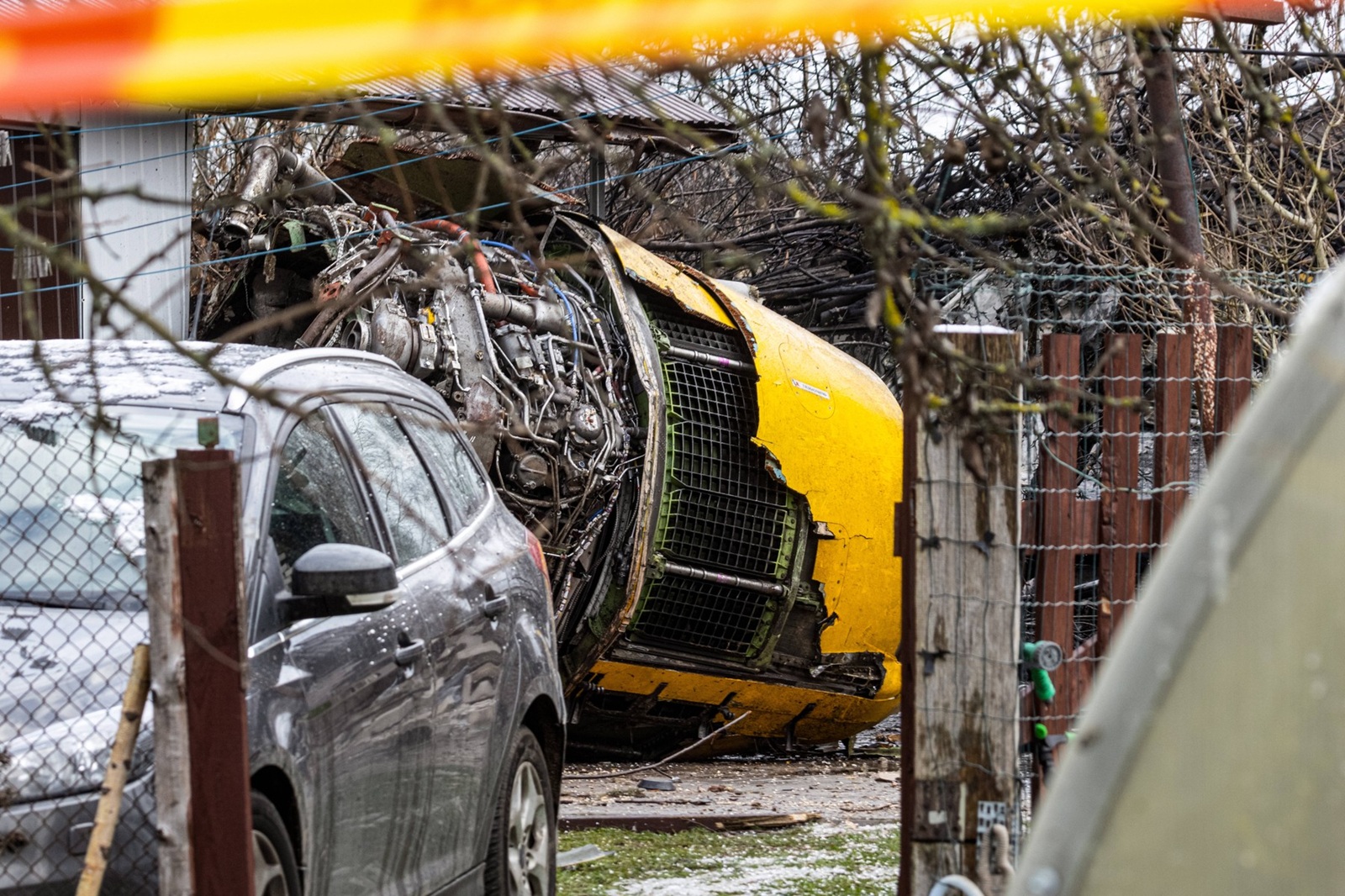 2024-11-25 Vilnius Lithuania. Debris of crashed DHL cargo Boeing 737 operated by Swift Air EC-MFE are seen on the crash site about 1,5 km from a runway of Vilnius airport Vilnius Lithuania 2024-11-25, EC-MFE, Boeing 737-476SF Swiftair, Vilnius.9 Copyright: xAdomasxDaunoraviciusx aviation lithuania crash,Image: 938652499, License: Rights-managed, Restrictions: imago is entitled to issue a simple usage license at the time of provision. Personality and trademark rights as well as copyright laws regarding art-works shown must be observed. Commercial use at your own risk.;PUBLICATIONxNOTxINxESTxLATxLTUxFIN, Model Release: no, Credit line: Adomas Daunoravicius / imago stock&people / Profimedia