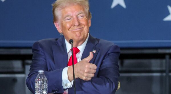 NORTH LAS VEGAS, NEVADA - OCTOBER 12: Republican presidential nominee and former U.S. President Donald Trump gives a thumbs up during a Hispanic roundtable at Beauty Society on October 12, 2024 in North Las Vegas, Nevada. This week, Trump and Democratic presidential nominee and U.S. Vice President Kamala Harris appealed to Hispanic voters in the battleground state less than a month before Election Day.   Ethan Miller,Image: 920246500, License: Rights-managed, Restrictions: , Model Release: no, Credit line: Ethan Miller / Getty images / Profimedia