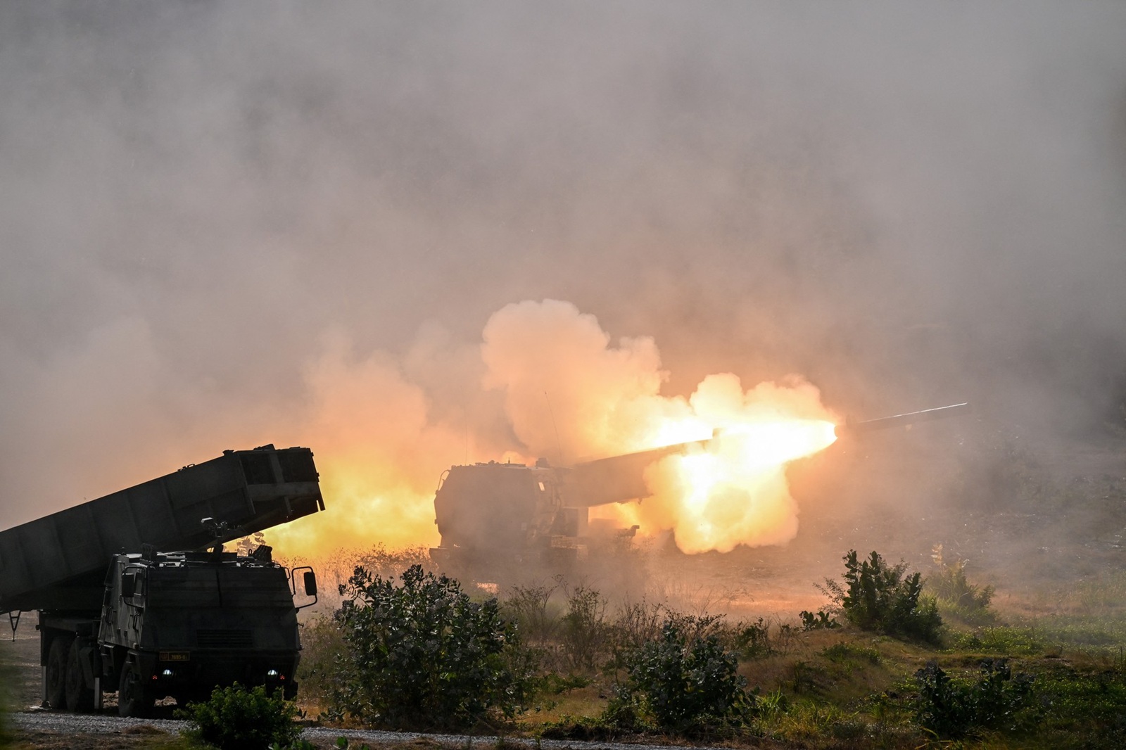 Members of the US military launch the M142 High Mobility Artillery Rocket Systems (HIMARS) during the Super Garuda Shield 2024 joint military exercise including Indonesia, Japan, Singapore, Australia, Britain and the US in Situbondo, East Java on September 6, 2024.,Image: 905202751, License: Rights-managed, Restrictions: , Model Release: no, Credit line: JUNI KRISWANTO / AFP / Profimedia