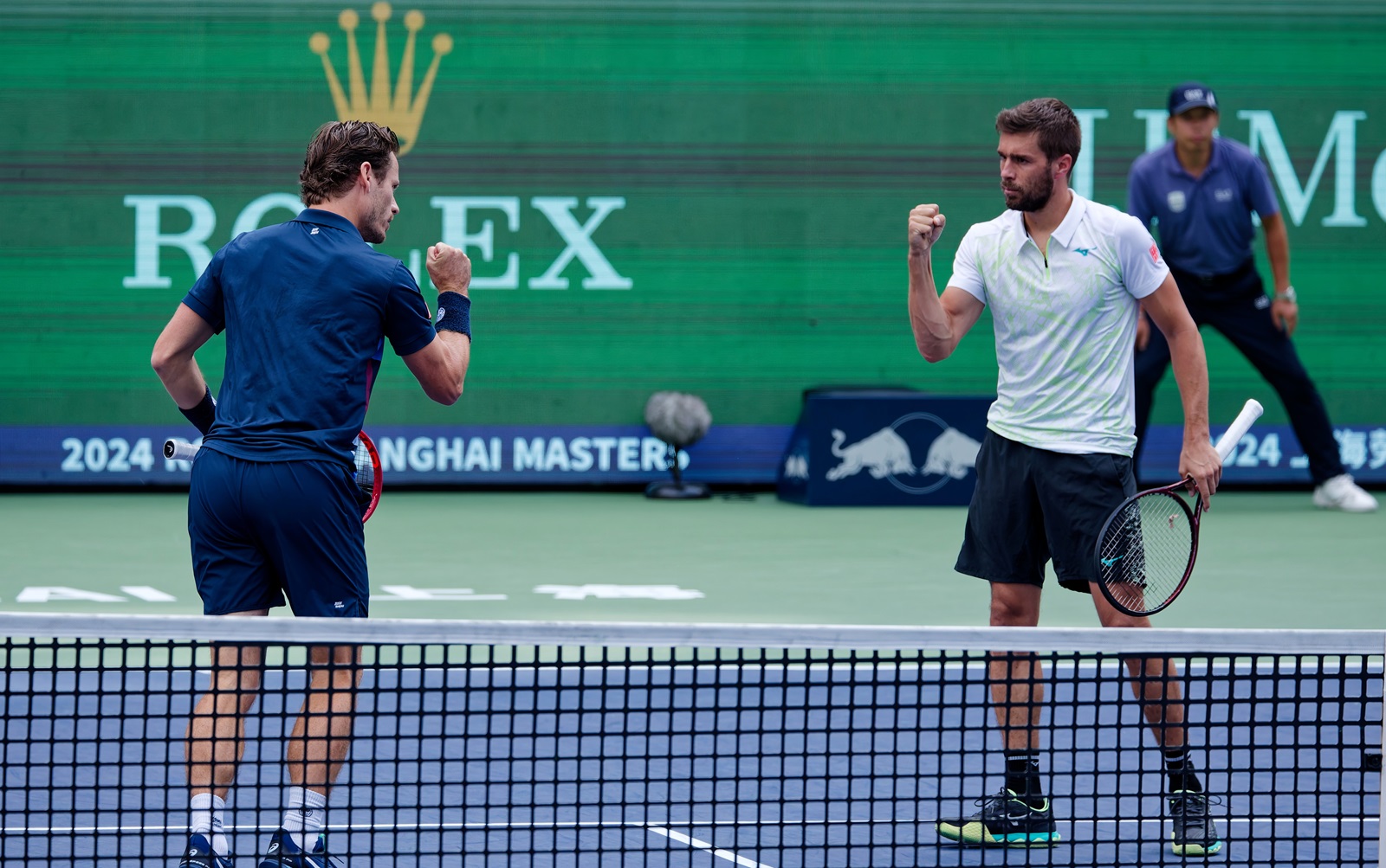 epa11656842 Wesley Koolhof (L) of the Netherlands and Nikola Mektic (R) of Croatia react during their Men's Doubles Finals match against Maximo Gonzalez and Andres Molteni of Argentina at the Shanghai Masters tennis tournament in Shanghai, China, 13 October 2024.  EPA/ALEX PLAVEVSKI