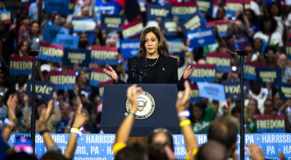 epa11693162 US Vice President and current Democratic presidential nominee Kamala Harris speaks at a campaign rally in Harrisburg, Pennsylvania, USA, 30 October 2024. With Election Day less than one week away, polls show the presidential race between Harris and Republican nominee Donald Trump is a toss up.  EPA/JIM LO SCALZO