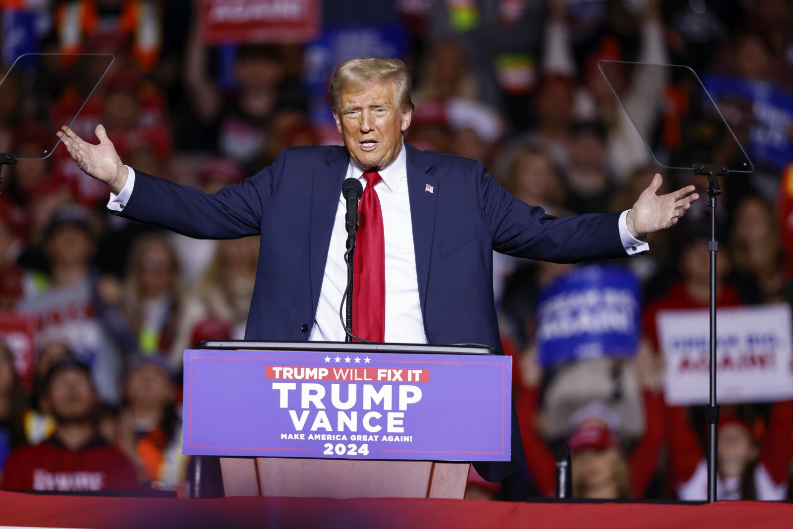 epa11696816 Republican presidential candidate Donald J. Trump speaks during a campaign event at Fiserv forum in Milwaukee, Wisconsin, USA, 01 November 2024. Trump is running against Democratic presidential candidate US Vice President Kamala Harris and the United States will hold its election on 05 November 2024.  EPA/JEFFREY PHELPS