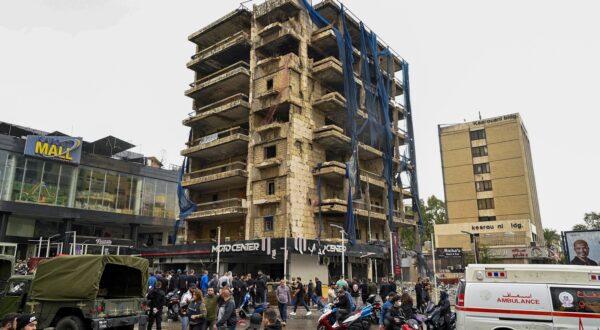 epa11697444 Lebanese army and people gather in front of a damaged building following an Israeli military strike in Hadath in Beirut's southern suburbs, Lebanon, 02 Novmber 2024. The Lebanese Ministry of Health has reported that at least ten people sustained injuries due to an Israeli military strike aimed at the Al Hadath area. According to the Lebanese Ministry of Health, more than 2,800 people have been killed and over 13,000 others injured in Lebanon since the escalation in hostilities between Israel and Hezbollah.  EPA/WAEL HAMZEH