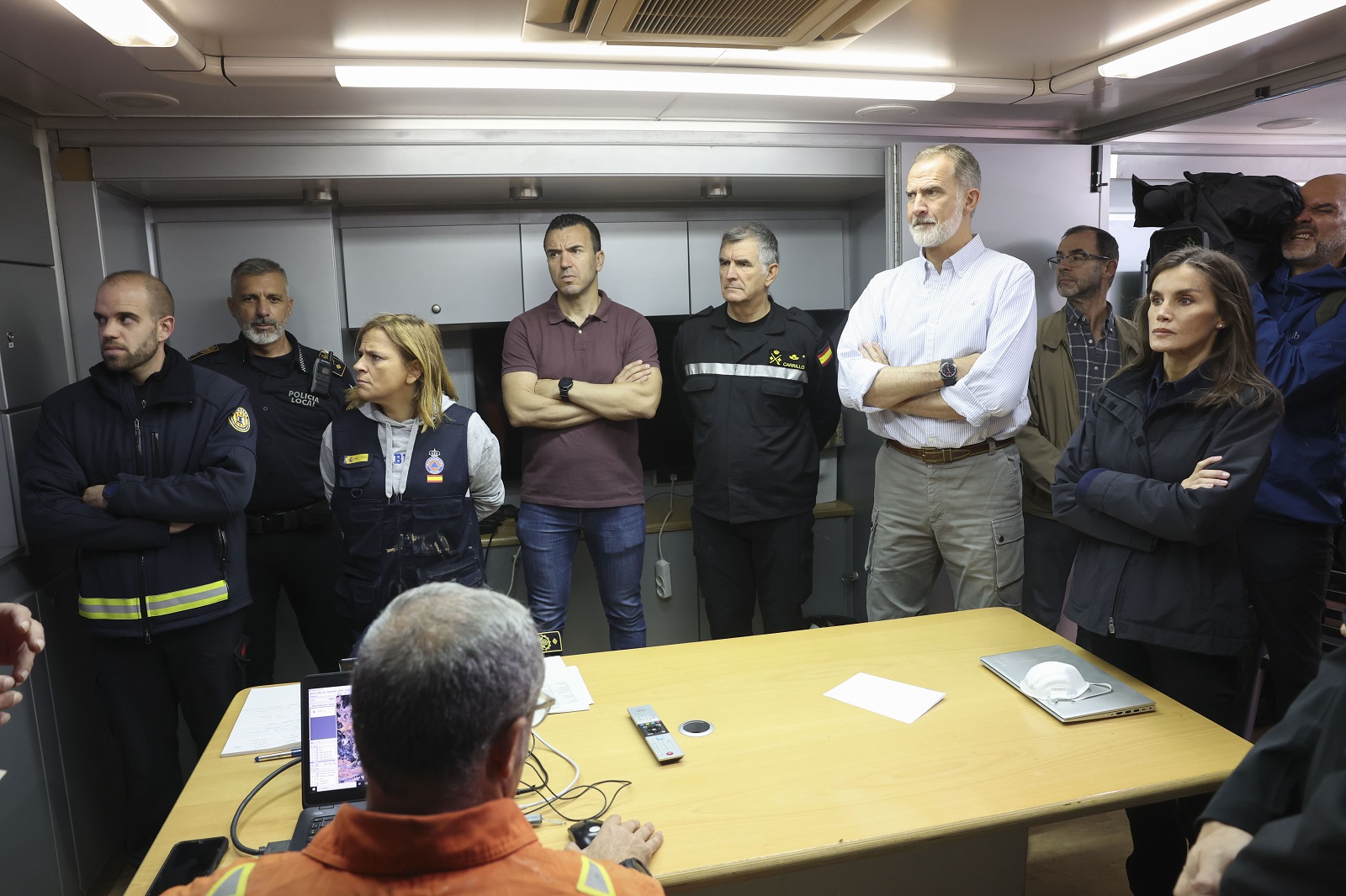 epa11698630 A handout photo made available by the Spanish Royal Household shows Spain's King Felipe (2-R) and Queen Letizia (R) visit the control station for the floods in Valencia, eastern Spain, 03 November 2024. Felipe and Letizia will visit the towns of Paiporta and Chiva, two of the most affected by the flash floods in the province of Valencia, to give their condolences and affection to the victims.  EPA/CASA DE S.M. EL REY / JOSE JIMEN HANDOUT IMAGE TO BE USED ONLY IN RELATION TO THE STATED EVENT (MANDATORY CREDIT)HANDOUT EDITORIAL USE ONLY/NO SALES