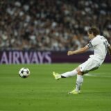 epa11703602 Real Madrid's Luka Modric warms up ahead of the UEFA Champions League soccer match between Real Madrid and AC Milan, in Madrid, Spain, 05 November 2024.  EPA/JUANJO MARTIN (es-ES)