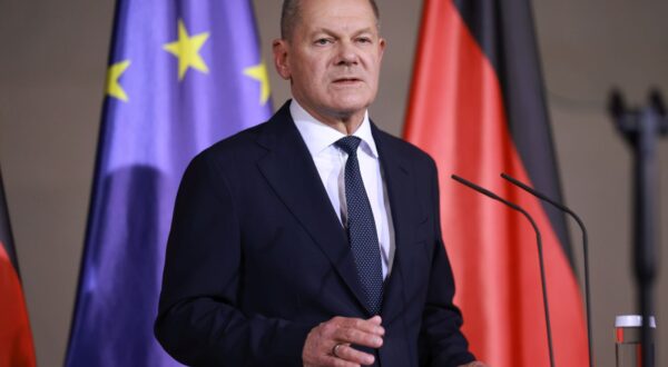 epa11706114 German Chancellor Olaf Scholz addresses the media at the Chancellery in Berlin, Germany, 06 November 2024. The German chancellor announced the dismissal of German Finance Minister Christian Lindner in the course of ongoing consultations between parts of the so-called traffic light coalition of SPD, Greens and FDP.  EPA/CLEMENS BILAN