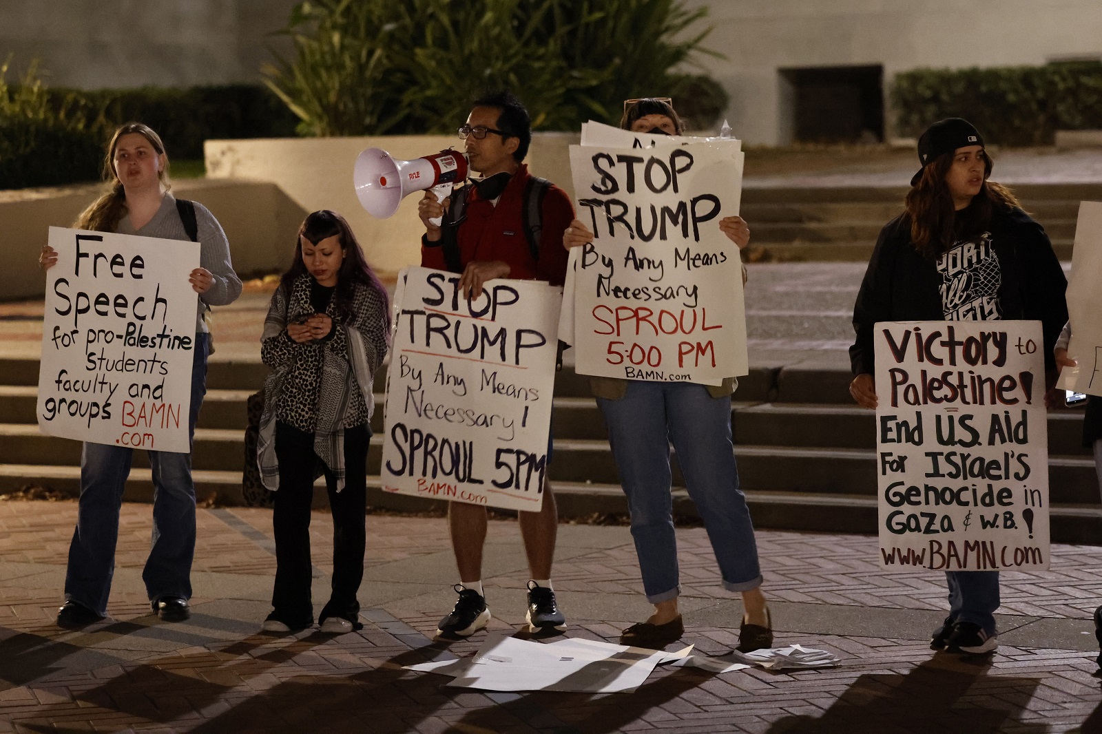 epa11706587 Students react to the victory of former US President Donald Trump in the recent US presidential race, as well as protest the Gaza conflict on the campus of the University of California, Berkeley; in Berkeley, California, USA, 06 November 2024.  EPA/JOHN G. MABANGLO