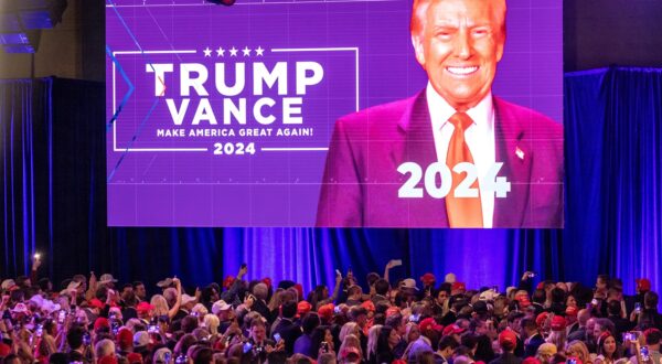 epa11704675 Supporters of Republican presidential candidate Donald Trump react to results of US 2024 presidential elections during the Election Night watch party in the West Palm Beach Convention Center in West Palm Beach, Florida, USA, 06 November 2024.  EPA/CRISTOBAL HERRERA-ULASHKEVICH