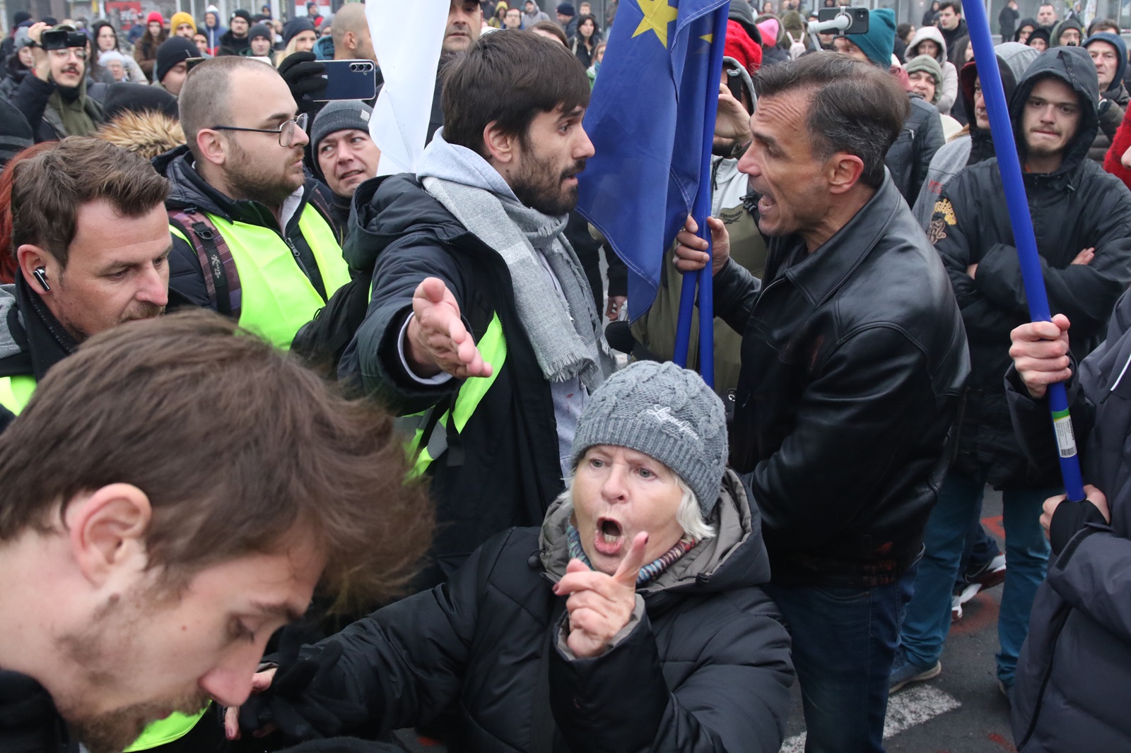 Novi Sad/ Beograd, 17.11.2024 - estosatni prosvjed u Novom Sadu kojim je u nedjelju ponovno zatraena odgovnost za pogibuju 14 osoba u padu nadstrenice 1. studenoga na eljeznièkom kolodvosu, zavren je u nedjelju naveèer, u danu kad je umrla i petnaesta rtva te nesreæe. foto HINA/ FoNet/ zoran MRÐA/ ik