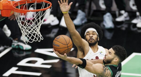 epa11730236 Boston Celtics forward Jayson Tatum drives to the basket past Cleveland Cavaliers center Jarrett Allen during the second half of an NBA Cup tournament game in Boston, Massachusetts, USA, 19 November 2024.  EPA/CJ GUNTHER SHUTTERSTOCK OUT