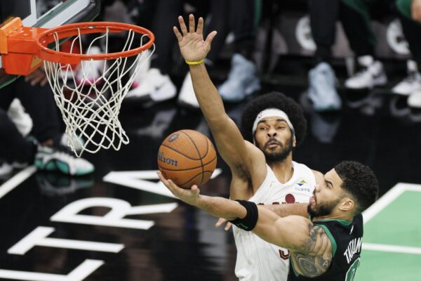 epa11730236 Boston Celtics forward Jayson Tatum drives to the basket past Cleveland Cavaliers center Jarrett Allen during the second half of an NBA Cup tournament game in Boston, Massachusetts, USA, 19 November 2024.  EPA/CJ GUNTHER SHUTTERSTOCK OUT