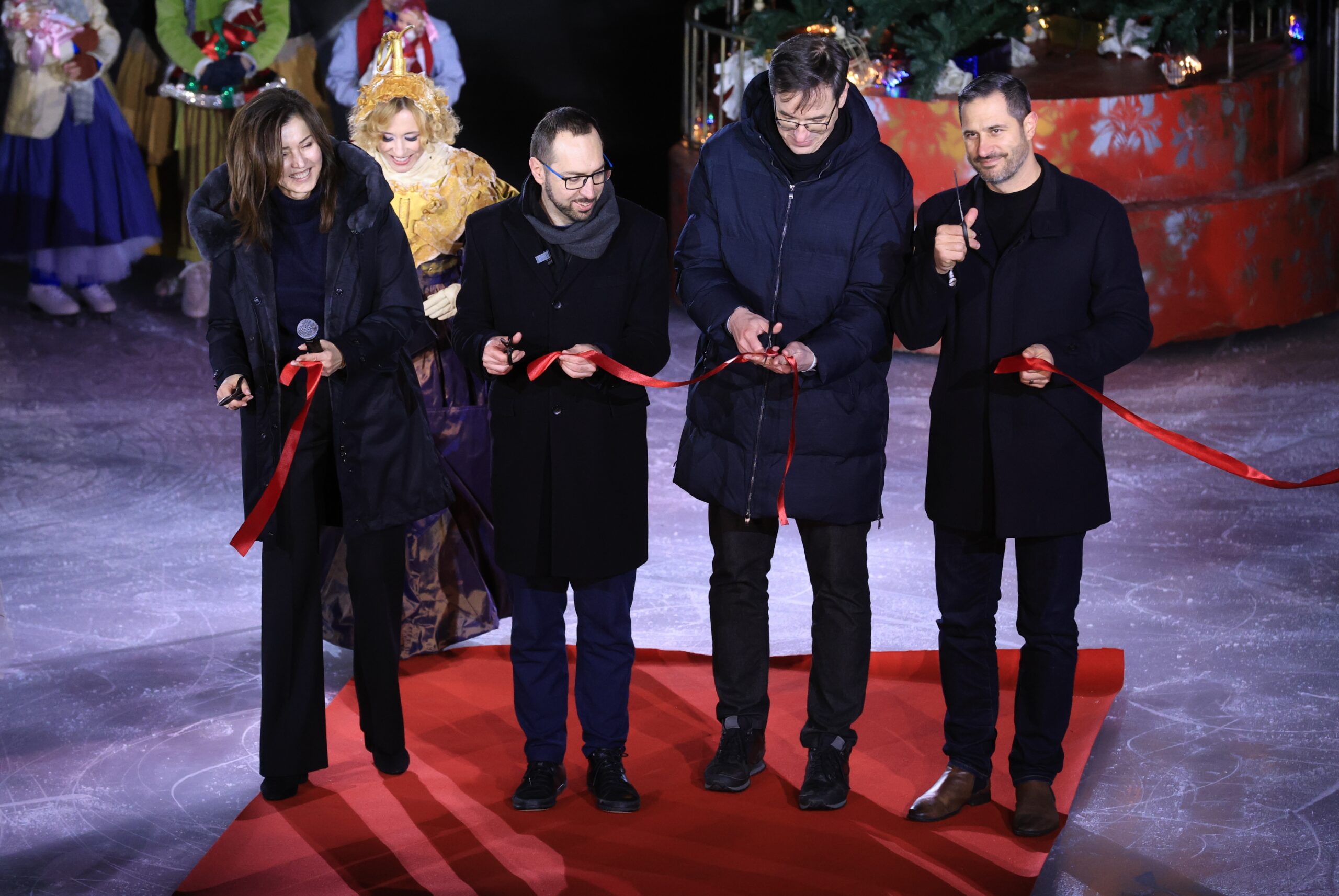 Zagreb.30.11.2024. - Gradonačelnik Zagreba Tomislav Tomašević i ministar turizma Tonči Glavina svečano su otvorili Ledeni park na Trgu kralja Tomislava .foto HINA/ Tomislav Pavlek/ tp